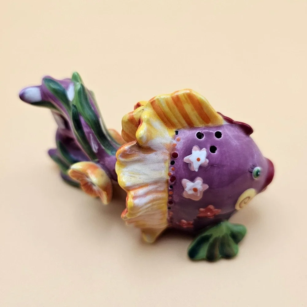Cute Purple Fish Salt Pepper Shakers Ceramic Novelty Kitchen Decor Magnetic Lips